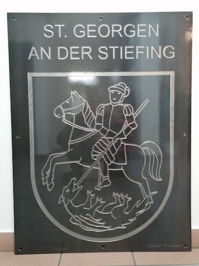 Steyr Wolfern Oberoesttereich Steiermark Oesterreich Wappen St. Georgen an der Stiefing Schild Tafel Logoschild Firmenschild Ortsschild Namensschild Hausschild Werbeschild Logotafel Firmentafel Ortstafel Namenstafel Haustafel Fraesen Fräsen